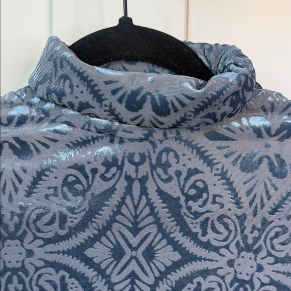 Soft Blue Patterned Blouse - Picture 3 of 4